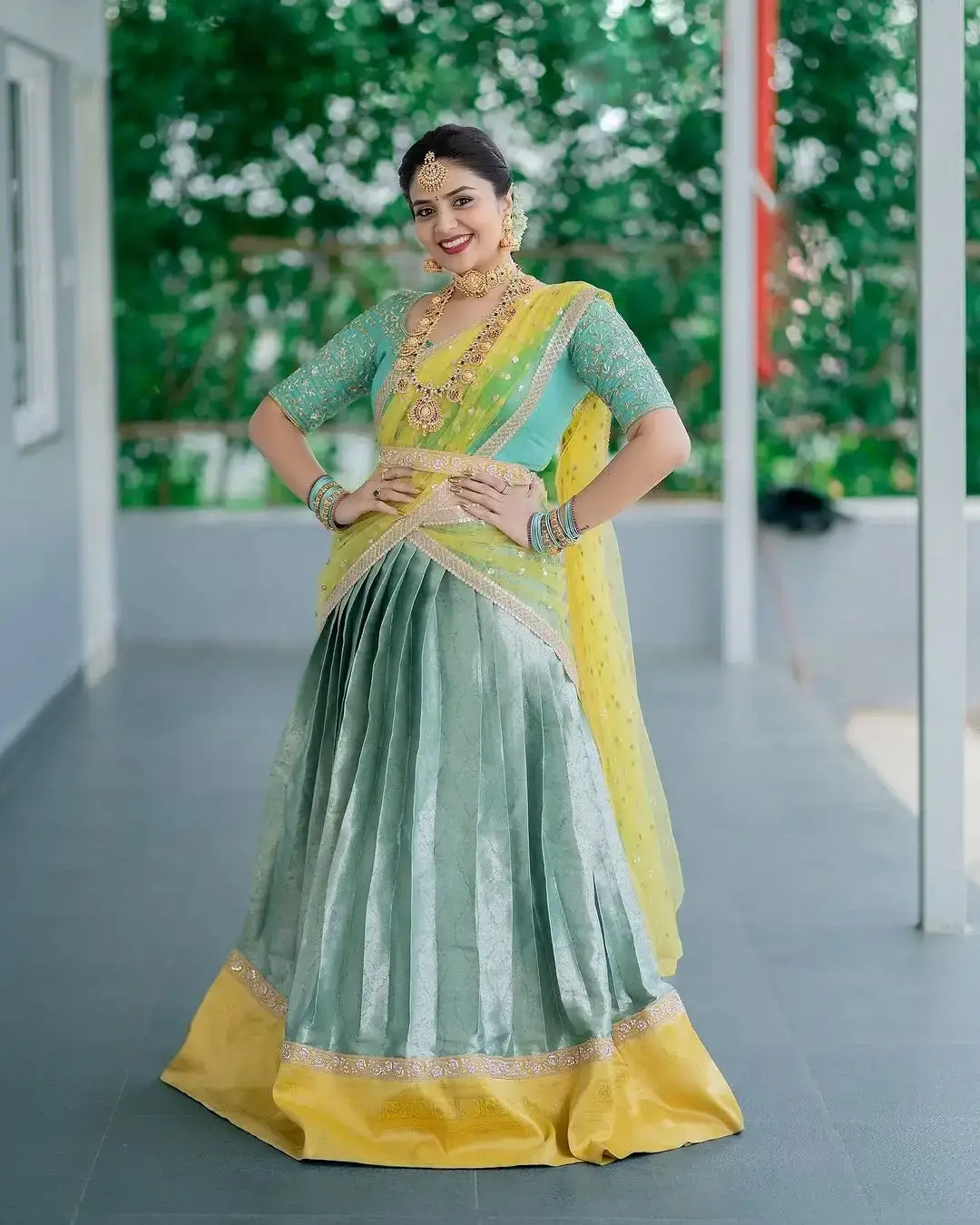 INDIAN TV ACTRESS SREEMUKHI IN GREEN LEHENGA CHOLI YELLOW VONI 8